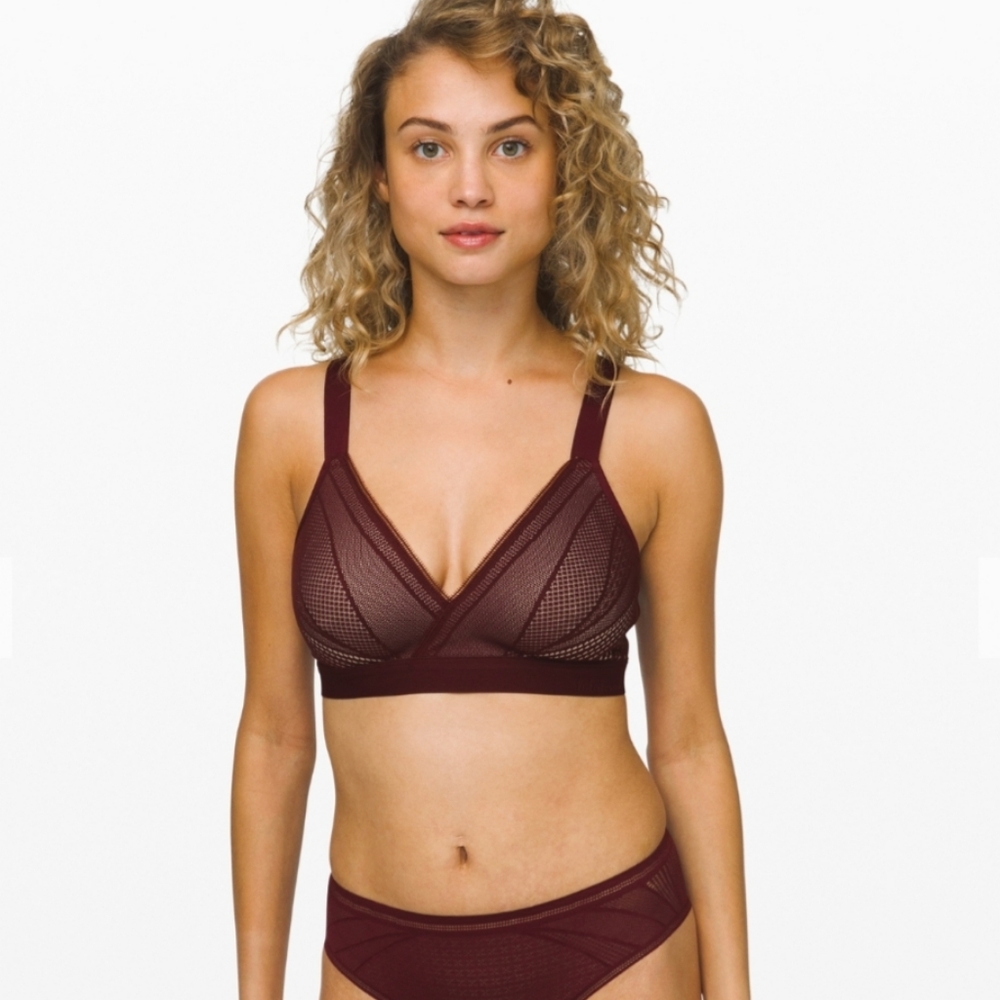 NWT Lululemon Awake To Lace Bra Black Barely Beige